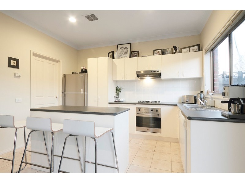 23/12 Grant Close, Berwick VIC 3806