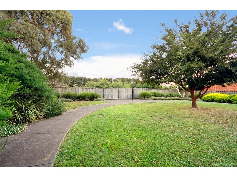 23/12 Grant Close, Berwick VIC 3806