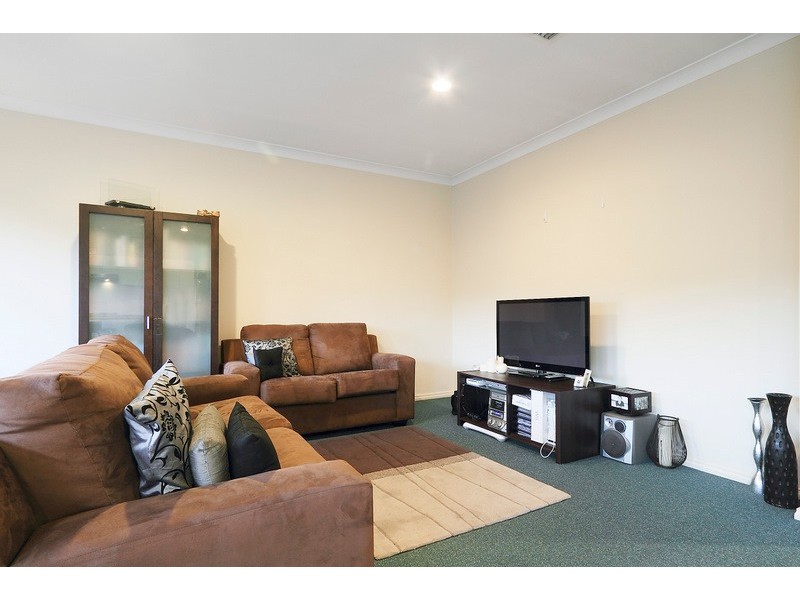 23/12 Grant Close, Berwick VIC 3806