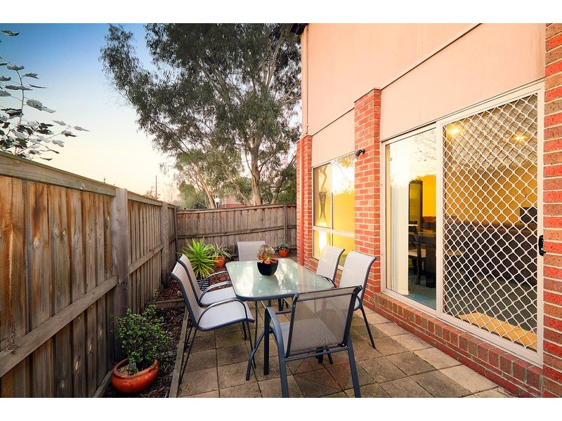 23/12 Grant Close, Berwick VIC 3806