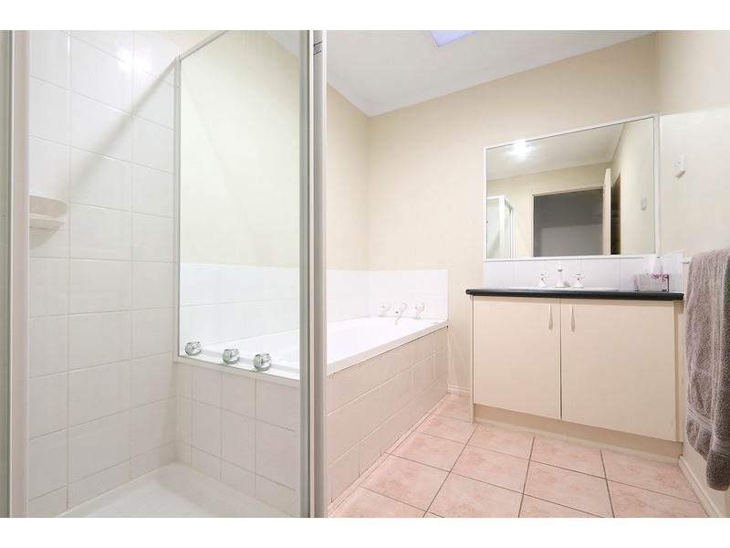 23/12 Grant Close, Berwick VIC 3806