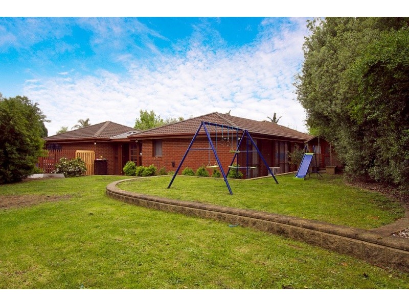 4 Jacqueline Court, Berwick VIC 3806