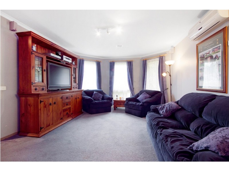 4 Jacqueline Court, Berwick VIC 3806