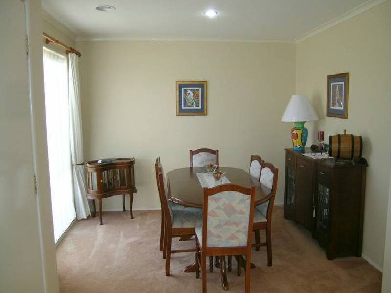 28 Grand Arch Way, Berwick VIC 3806