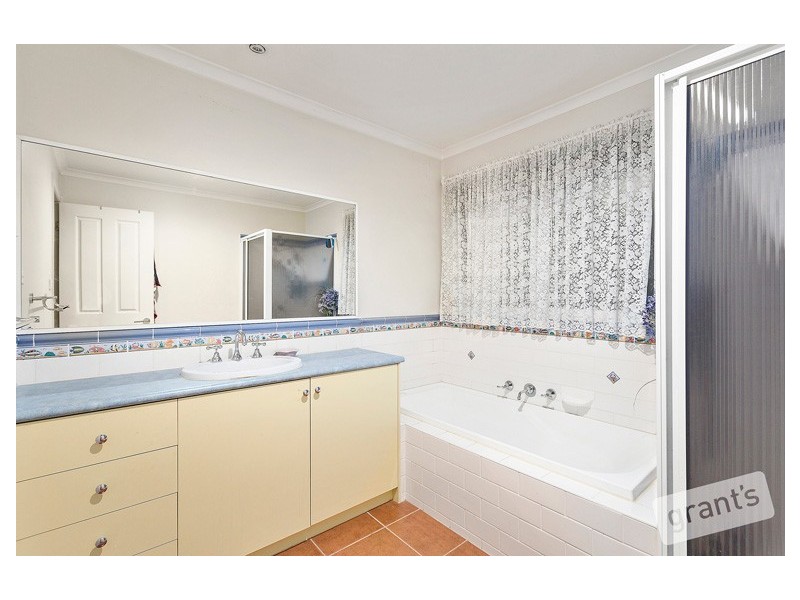 11 Warwick Court, Berwick VIC 3806