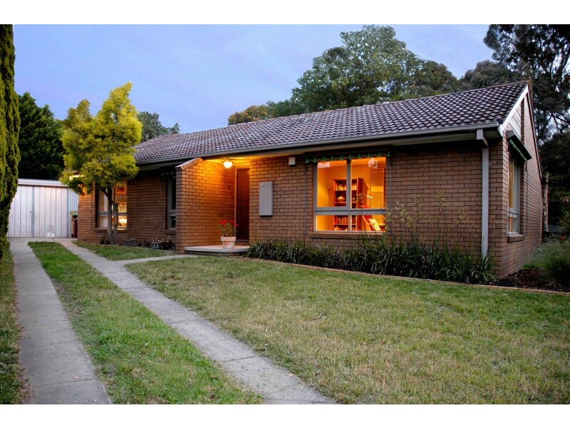 17 St Boswells Avenue, Berwick VIC 3806