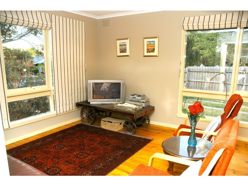 17 St Boswells Avenue, Berwick VIC 3806