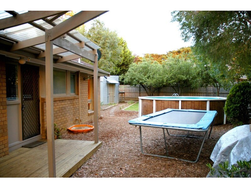 17 St Boswells Avenue, Berwick VIC 3806