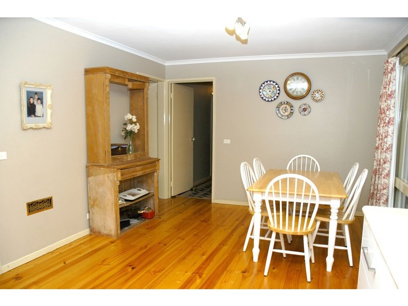 17 St Boswells Avenue, Berwick VIC 3806