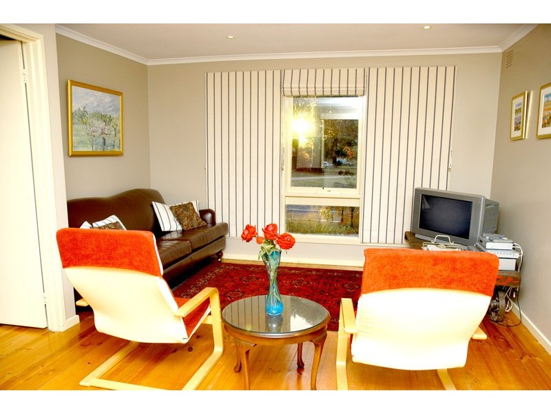 17 St Boswells Avenue, Berwick VIC 3806