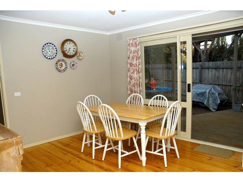 17 St Boswells Avenue, Berwick VIC 3806