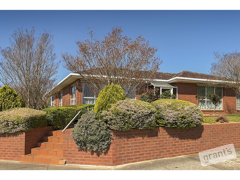 61 St Boswells Avenue, Berwick VIC 3806