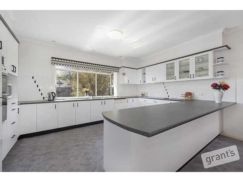 61 St Boswells Avenue, Berwick VIC 3806