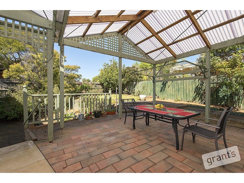 61 St Boswells Avenue, Berwick VIC 3806
