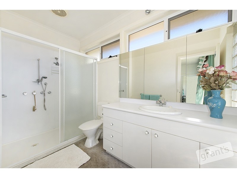 61 St Boswells Avenue, Berwick VIC 3806