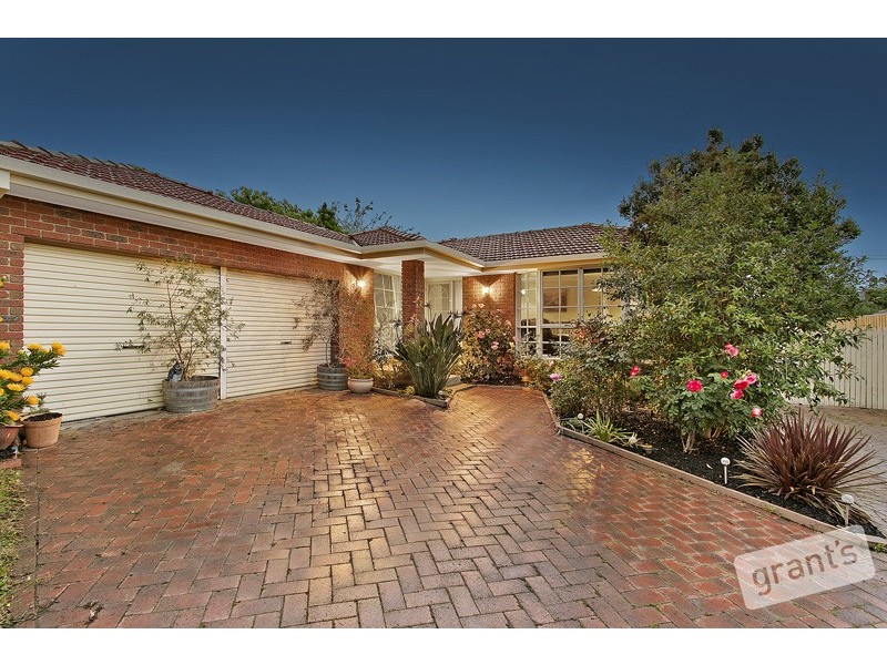 19 Hedgeley Drive, Berwick VIC 3806