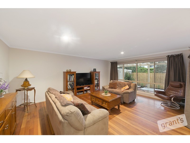 19 Hedgeley Drive, Berwick VIC 3806