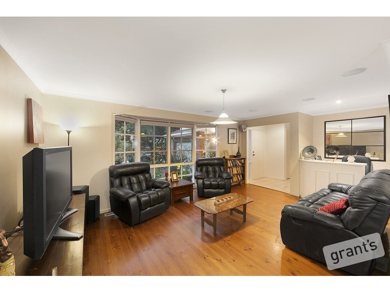 19 Hedgeley Drive, Berwick VIC 3806