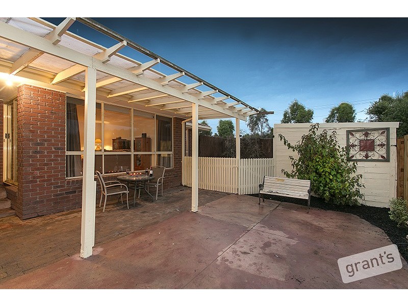 19 Hedgeley Drive, Berwick VIC 3806