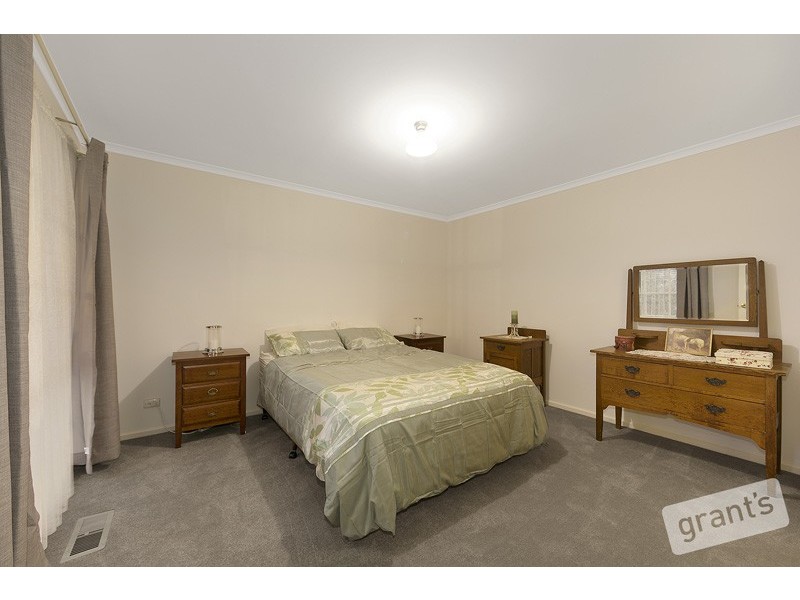 19 Hedgeley Drive, Berwick VIC 3806