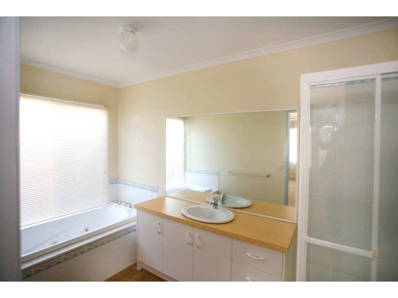 12 Fairholme Boulevard, Berwick VIC 3806