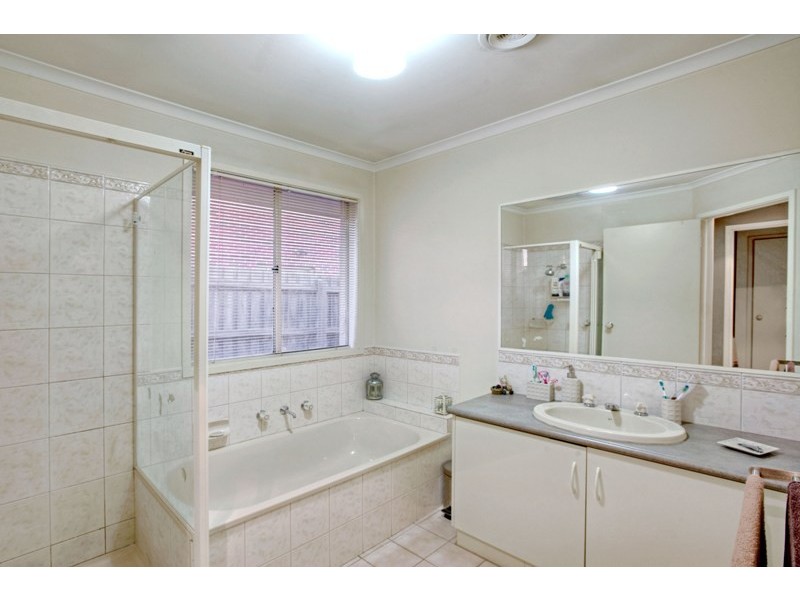 4 Allunga Parade, Berwick VIC 3806