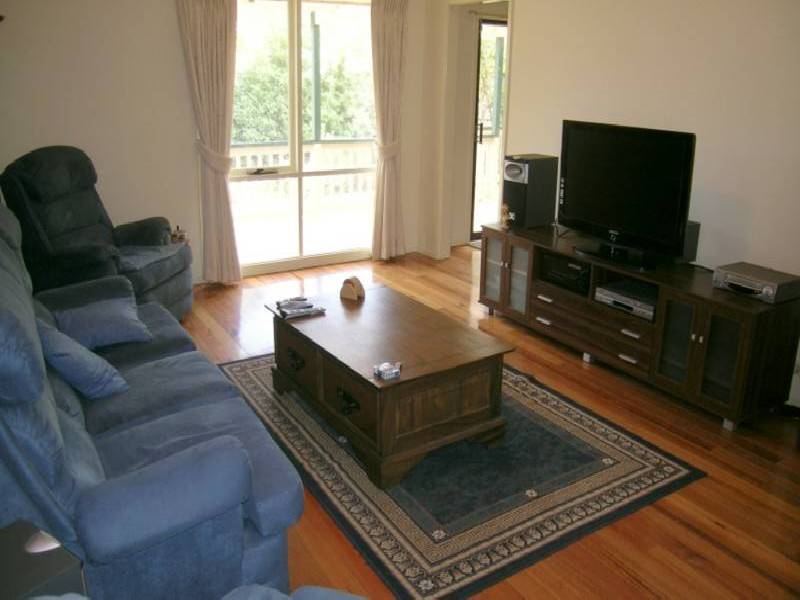 14 St Boswells Avenue, Berwick VIC 3806