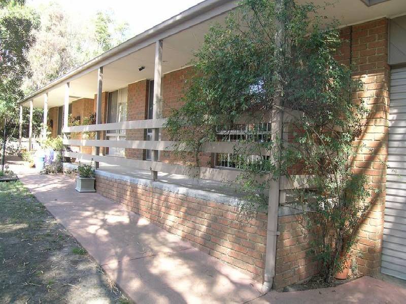 48 Lawrence Drive, Berwick VIC 3806
