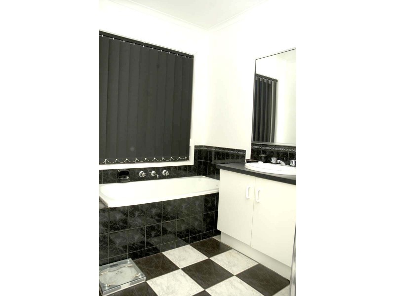 6 Ferncroft Court, Berwick VIC 3806