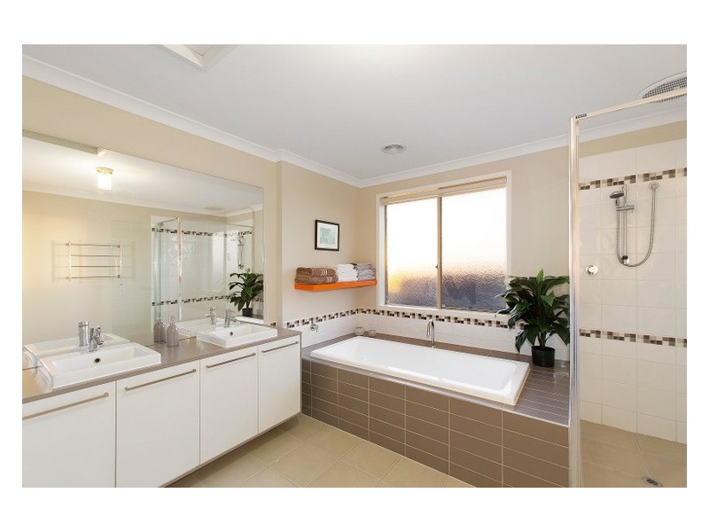 13 Sunridge Place, Berwick VIC 3806