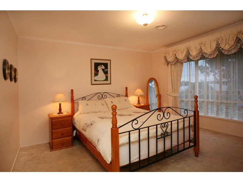 8 Cullen Close, Berwick VIC 3806