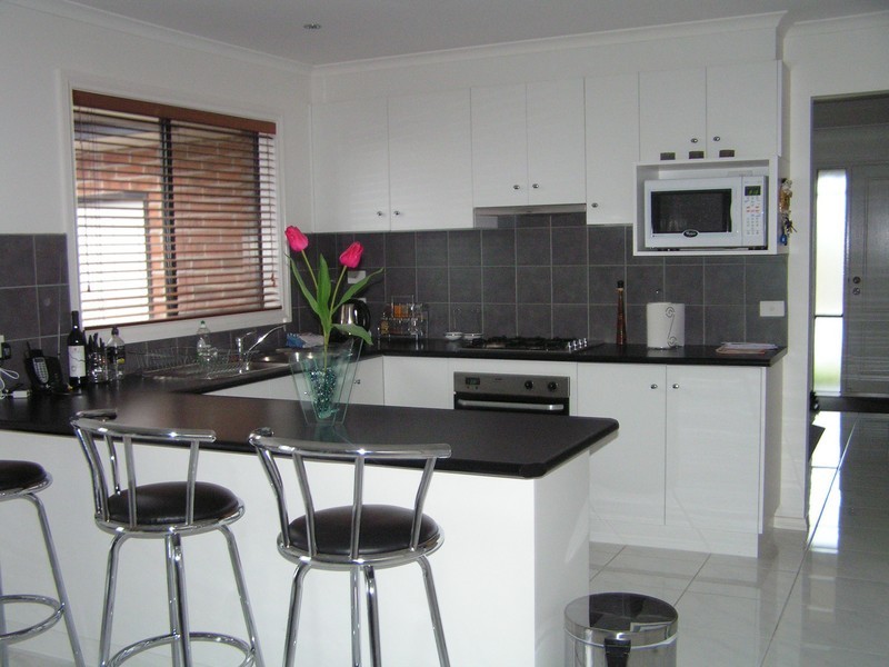 10 Mowbray Court, Berwick VIC 3806