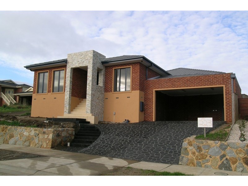 14 Tennyson Close, Berwick VIC 3806
