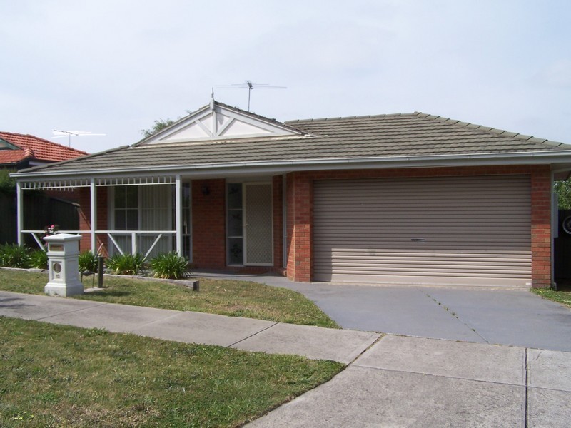13 Millgrove Way, Berwick VIC 3806