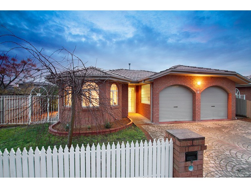 1/19  Glenn Erin Way, Berwick VIC 3806