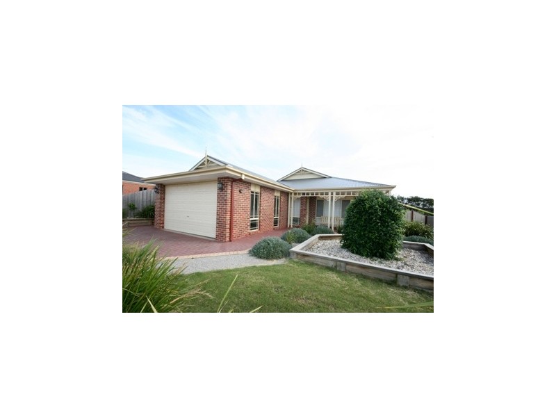 24 Nightingale Crescent, Berwick VIC 3806