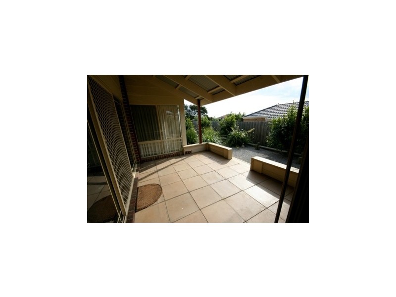 24 Nightingale Crescent, Berwick VIC 3806
