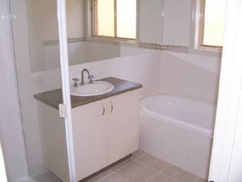 54 Amhurst Drive, Cranbourne North VIC 3977