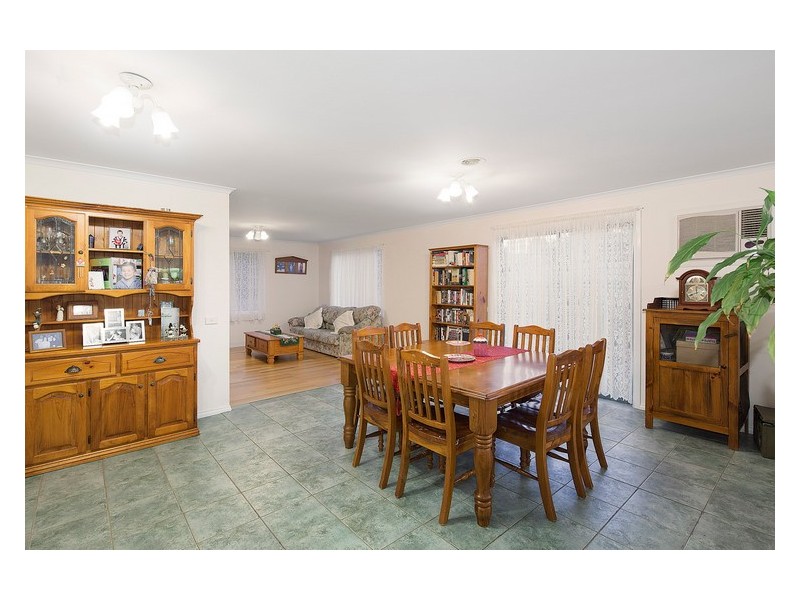 112 Earlsfield Drive, Berwick VIC 3806