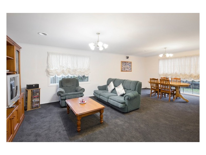 112 Earlsfield Drive, Berwick VIC 3806