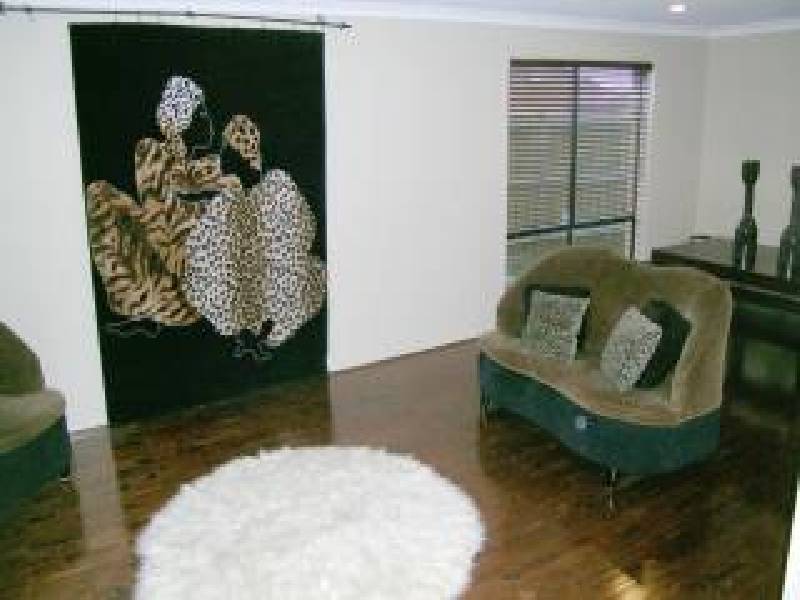 1 Hollington Way, Berwick VIC 3806
