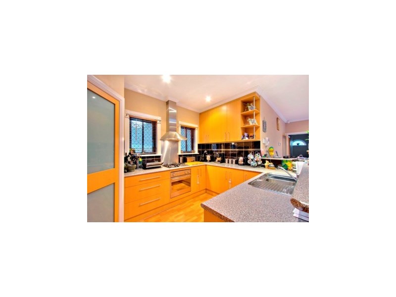 2/12 Lyall Road, Berwick VIC 3806
