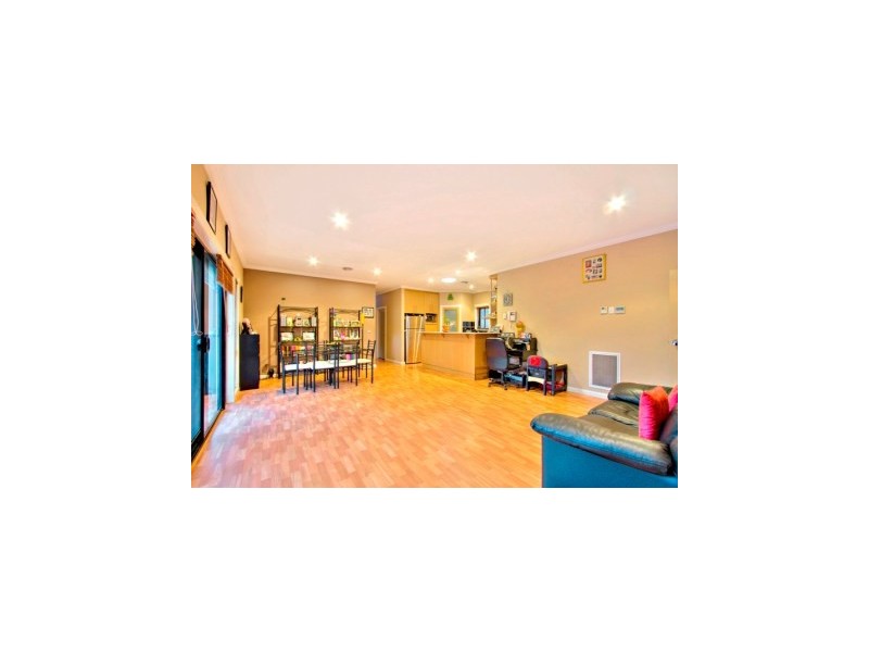 2/12 Lyall Road, Berwick VIC 3806