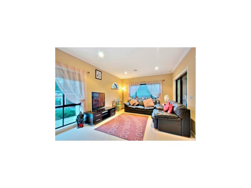 2/12 Lyall Road, Berwick VIC 3806