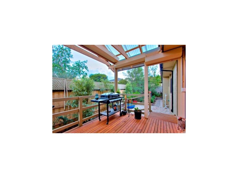 2/12 Lyall Road, Berwick VIC 3806
