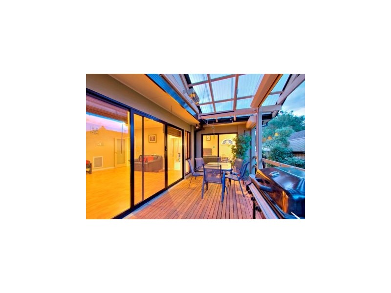 2/12 Lyall Road, Berwick VIC 3806