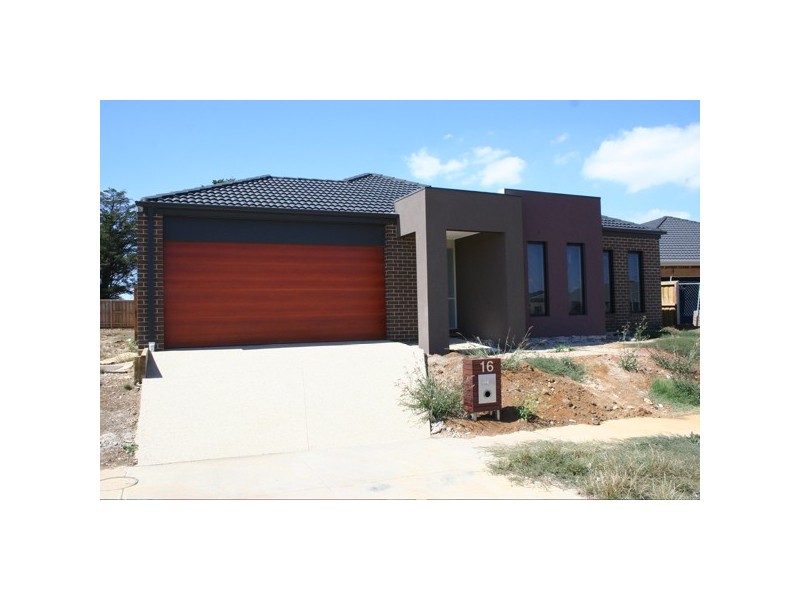 16 Emmett Ave, Berwick VIC 3806