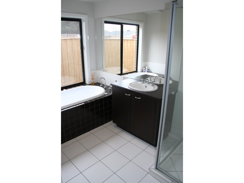 16 Emmett Ave, Berwick VIC 3806