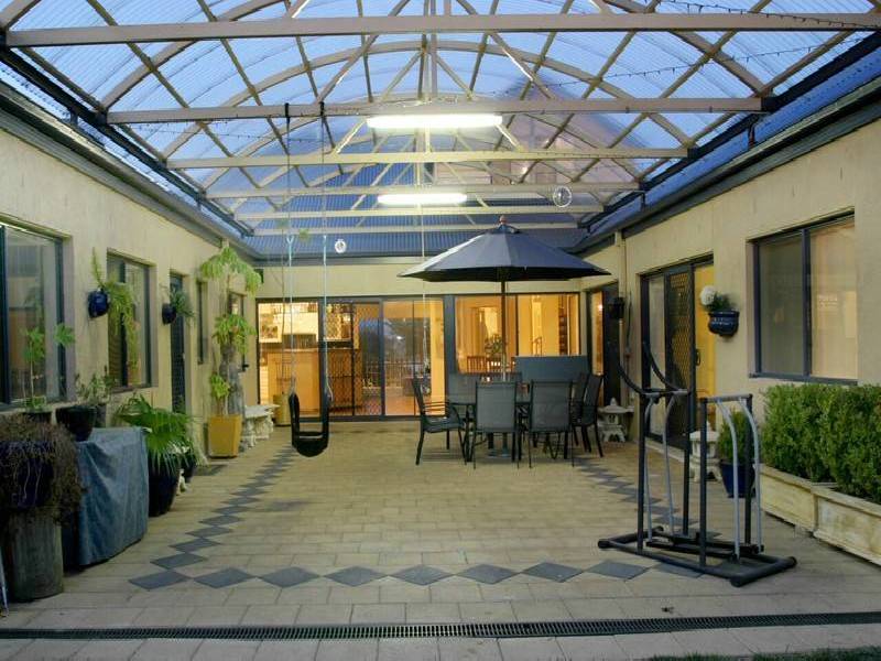 18 The Esplanade, Narre Warren South VIC 3805