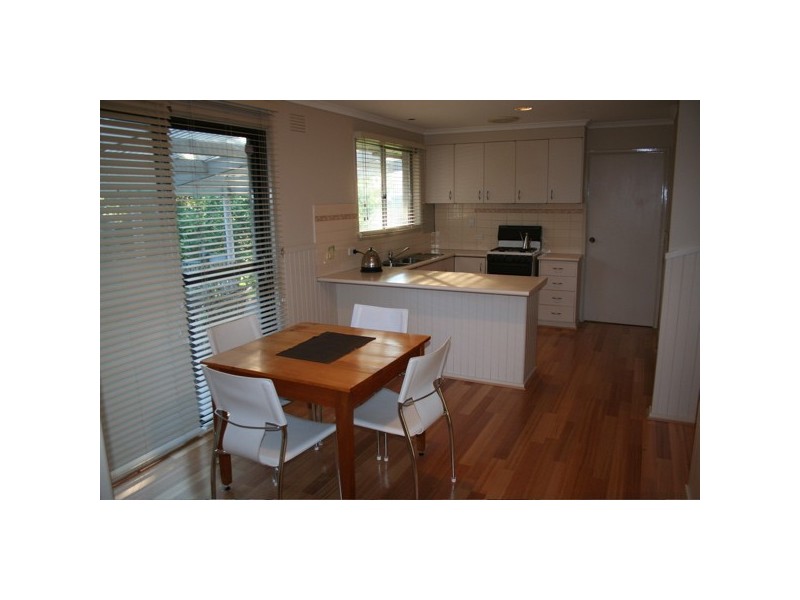 32 Ambleside Crs, Berwick VIC 3806